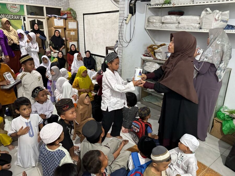 Kegiatan berbagi bersama anak-anak